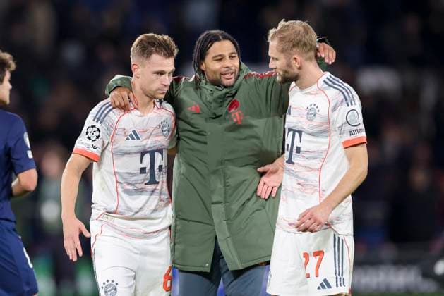 Joshua Kimmich (FC Bayern Muenchen), Serge Gnabry (FC Bayern Muenchen) und Konrad Laimer (FC Bayern Muenchen) jubeln, UEFA Champions League 2025 26 League Phase MD4, Paris Saint-Germain v FC Bayern München, Parc des Princes am 05. November 2025 in Paris, Frankreich. (Foto von Marco Steinbrenner DeFodi Images) Joshua Kimmich (FC Bayern Muenchen), Serge Gnabry (FC Bayern Muenchen) und Konrad Laimer (FC Bayern Muenchen) cheer, UEFA Champions League 2025 26 League Phase MD4, Paris Saint-Germain v FC Bayern München, Parc des Princes, November 5, 2025 in Paris, France. (Photo by Marco Steinbrenner DeFodi Images) Joshua Kimmich FC Bayern Muenchen , Serge Gnabry FC Bayern Muenchen and Konrad Laimer FC Bayern Muenchen cheer, UEFA Champions League 2025 26 League Phase MD4, Paris Saint Germain v FC Bayern München, Parc des Princes on November 05, 2025 in Paris, France Photo by Marco Steinbrenner DeFodi Images Joshua Kimmich FC Bayern Muenchen , Serge Gnabry FC Bayern Muenchen and Konrad Laimer FC Bayern Muenchen cheer, UEFA Champions League 2025 26 League Phase MD4, Paris Saint Germain v FC Bayern München, Parc des Princes, November 5, 2025 in Paris, France Photo by Marco Steinbrenner DeFodi Images