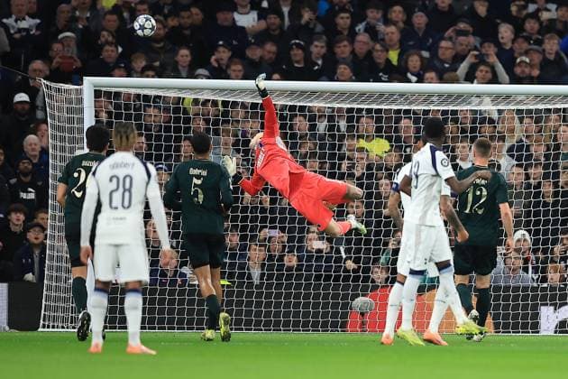 Tottenham Hotspur v FC Copenhagen Champions League 04 11 2025. CHANCE Tottenham Hotspur Defender Pedro Porro (23) shoot over the bar during the Champions League match between Tottenham Hotspur and FC Copenhagen at Tottenham Hotspur Stadium, London, United Kingdom on 4 November 2025. London Tottenham Hotspur Stadium London United Kingdom Editorial use only , Copyright: xChrisxFoxwellx PSI-23163-0097