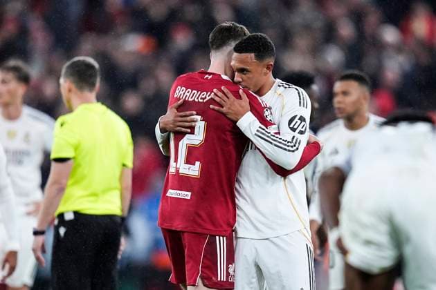 November 4, 2025, Liverpool, Liverpool, England: Trent Alexander-Arnold of Real Madrid CF saludates to Conor Bradley of Liverpool FC during the UEFA Champions League 2025 26 League Phase MD4 match between Liverpool FC and Real Madrid CF at Anfield on November 04, 2025 in Liverpool, England. Liverpool England - ZUMAa181 20251104_zaa_a181_357 Copyright: xDennisxAgyemanx