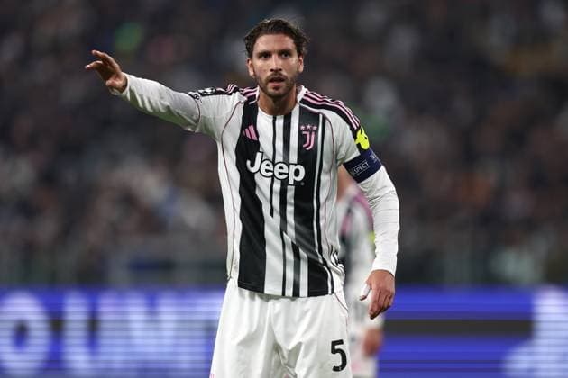 Juventus v Sporting CP - UEFA Champions League 2025 26 League Phase MD4 Manuel Locatelli of Juventus Fc gestures during the UEFA Champions League Phase MD4 match between Juventus Fc and Sporting CP at Allianz Stadium on November 4, 2025 in Turin, Italy . Torino Allianz Stadium Italy Copyright: xMarcoxCanonierox