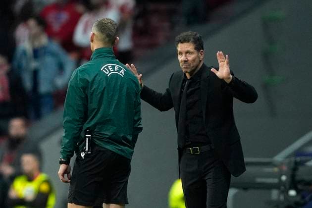 Atletico de Madrid s coach Diego Pablo Cholo Simeone have words with the Fourth referee during Champions League 2025 2026, Round 4 match. November 4 ,2025. (20251104938)