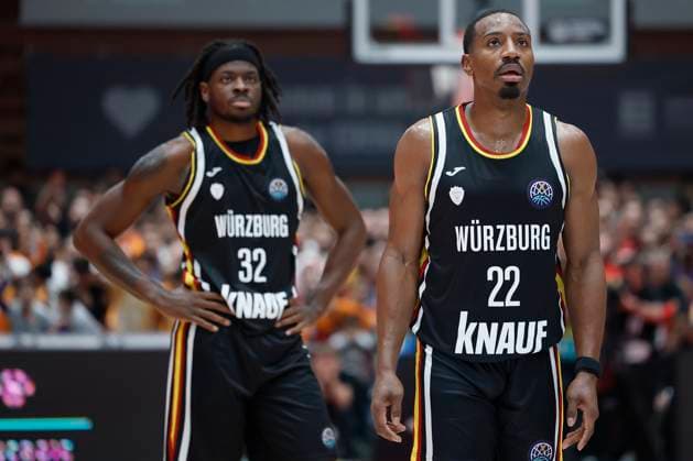 f l r Charles Thompson Fitness First Wuerzburg Baskets, 32 and Johnathan Stove Fitness First Wuerzburg Baskets, 22 , 04 11 2025, Basketball, Champions League, Fitness First Wuerzburg Baskets Galatasaray MCT Technic, GER, Wuerzburg, tectake ARENA, Copyright: HMBxMedia xHeikoxBecker