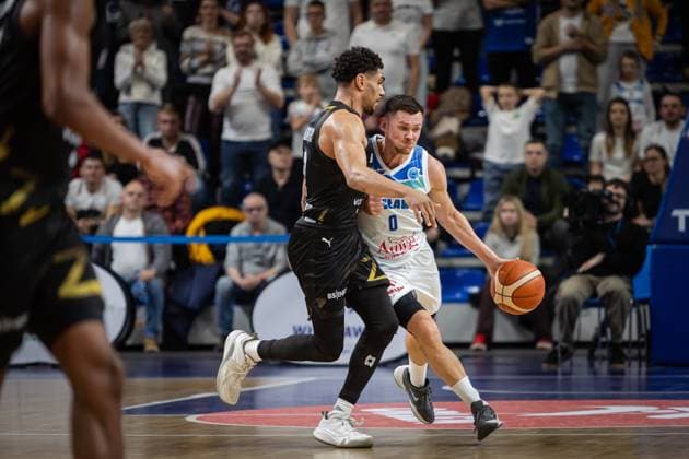 Basketball, Europe Cup, Anwil Wloclawek - Basketball Löwen Braunschweig 2025.11.04 Wloclawek Koszykowka, Europejskie Puchary, FIBA Europe Cup, Sezon 2025 2026 4 kolejka FEC, Grupa F, mecz Anwil Wloclawek - Basketball Lowen Brunszwik N z Elvar Fridriksson (Anwil nr 0) Adrian Worthy (BLB nr 0) Foto Piotr Kieplin PressFocus 2025.11.04 Wloclawek Basketball, FIBA Europe Cup, Season 2025 2026 Regular Season, Group F gameday 4 Anwil Wloclawek - Basketball Lowen Braunschweig Elvar Fridriksson (Anwil nr 0) Adrian Worthy (BLB nr 0) Credit: Piotr Kieplin PressFocus NEWSPIX.PL --- newspix.pl