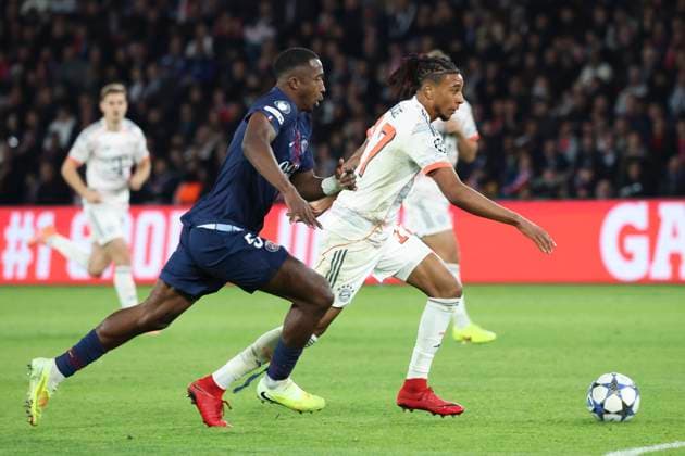 FOOTBALL : Paris Saint Germain Vs Bayern Munich - Ligue des Champions - 04 11 2025 Michael Olise (FC Bayern Munich) Vs Willian Pacho (PSG) ParisFrance  Copyright: xMichtofx