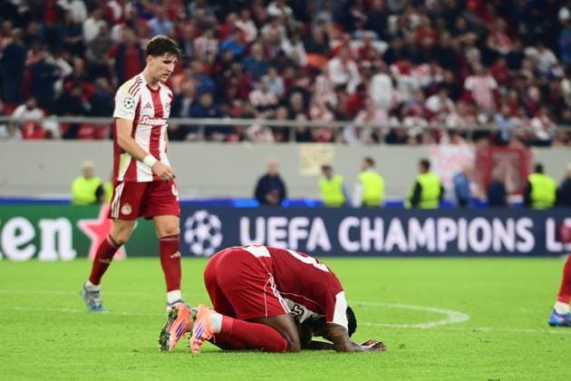 UEFA Champions League Olympiacos vs PSV Eindhoven - Players of Olympiacos react dissapointed after the UEFA Champions League Phase matchday 4 soccer match between Olympiacos FC and PSV Eindhoven in Stadium Georgios Karaiskakis in Piraeus, Greece, 4 November 2025.. IMAGO ONE INCH PRODUCTIONS PIRAEUS Greece Copyright: xONExINCHxPRODUCTIONSx 6718979