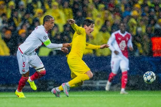 Football, Champions League 2025 2026 Bodo Glimt Monaco Bodo 20251104 Monacos Thilo Kehrer and Bodo Glimts Sondre Brunstad Fet during the Champions League football match between Bodo Glimt and Monaco at Aspmyra Stadium Photo Fredrik Varfjell NTB Bodo Norway EDITORIAL USE ONLY RESTRICTED USE FOR BETTING COMPANIES  Copyright: xFredrikxVarfjellx xNTBx