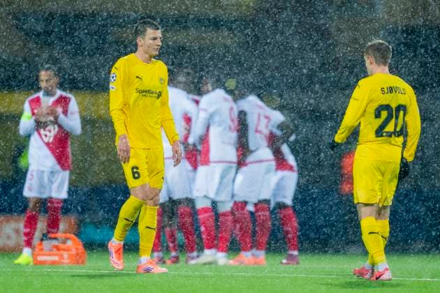 Football, Champions League 2025 2026 Bodo Glimt Monaco Bodo 20251104 Bodo Glimts Jostein Gundersen leaves the field after receiving a red card during the Champions League football match between Bodo Glimt and Monaco at Aspmyra Stadium Photo Fredrik Varfjell NTB Bodo Norway EDITORIAL USE ONLY RESTRICTED USE FOR BETTING COMPANIES  Copyright: xFredrikxVarfjellx xNTBx
