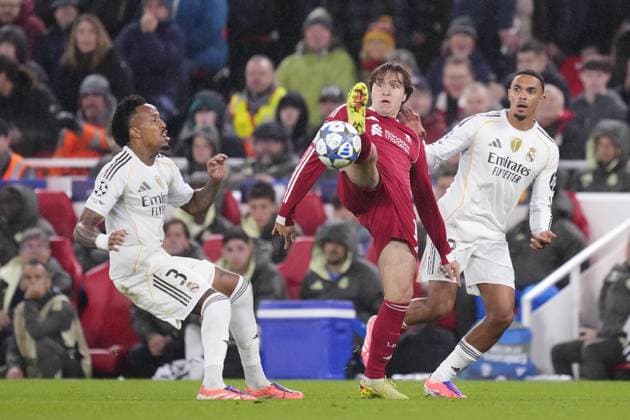Liverpool FC v Real Madrid C.F. - UEFA Champions League LIVERPOOL, ENGLAND - NOVEMBER 4: Federico Chiesa right winger of Liverpool and Italy and Eder Militao centre-back of Real Madrid and Brazil compete for the ball during the UEFA Champions League 2025 26 League Phase MD4 match between Liverpool FC and Real Madrid C.F. at Anfield on November 4, 2025 in Liverpool, United Kingdom. Jose Hernandez Anadolu Liverpool United Kingdom. Editorial use only. Please get in touch for any other usage.  Copyright: x2025xAnadoluxJosexHernandezx