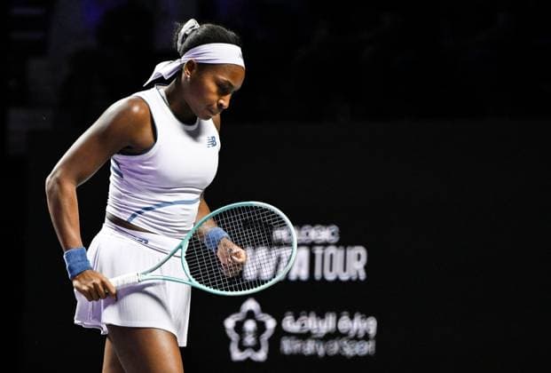 WTA, Tennis Damen Finals 2025 - Day Four RIYADH, SAUDI ARABIA NOVEMBER 4, 2025: Coco Gauff of the United States plays against Jasmine Paolini of Italy during their second group-stage match on Day 4 of the 2025 WTA Finals, part of the Hologic WTA Tour, at King Saud University Indoor Arena in Riyadh, Saudi Arabia, on November 4, 2025. Riyadh Saudi Arabia  Copyright: xSTRx originalFilename:str-wtafinal251104_nplNq.jpg