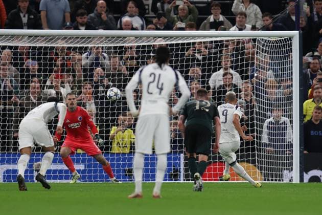 Richarlison of Tottenham Hotspur misses from the penalty spot during the UEFA Champions League match between Tottenham Hotspur and Copenhagen at Tottenham Hotspur Stadium in London, England (Photo by Alexander Canillas Sports Press Photo SPP) Copyright: xAlexanderxCanillas SPPx Sportspressphoto_SPR56998