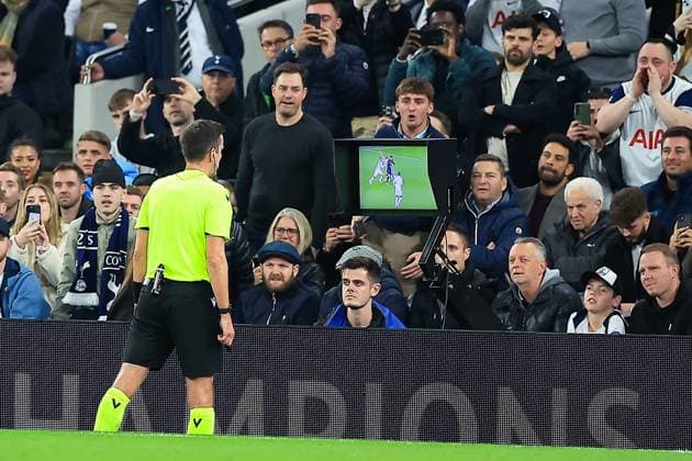 Tottenham Hotspur v FC Copenhagen Champions League 04 11 2025. VAR CHECK Red Car - Match Referee Erik Lambrechts goes to the screen to check for a Red Card during the Champions League match between Tottenham Hotspur and FC Copenhagen at Tottenham Hotspur Stadium, London, United Kingdom on 4 November 2025. London Tottenham Hotspur Stadium London United Kingdom Editorial use only , Copyright: xChrisxFoxwellx PSI-23163-0176