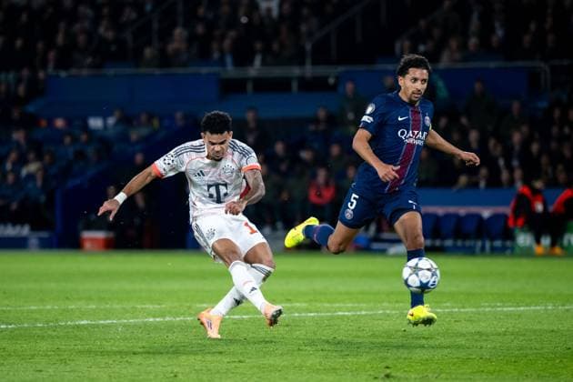 Luis Diaz FC Bayern Muenchen, 14 scores to make it 0 2, behind Marquinhos Paris Saint Germain, 05 , GER, Paris Saint Germain vs FC Bayern Muenchen, Football, UEFA Champions League, League stage, Matchday 4, 2025 2026 season, 04 11 2025 GER, Paris Saint Germain vs FC Bayern Muenchen, Football, UEFA Champions League, League stage, Matchday 4, 2025 2026 season, 04 11 2025 Paris Copyright: xEibner-Pressefoto Memmlerx EP_MMR
