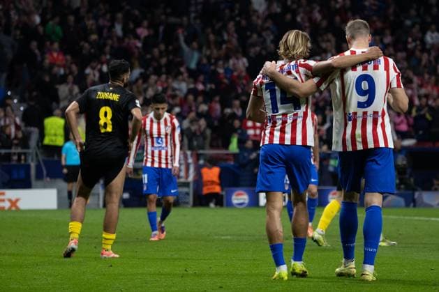 Atlético de Madrid Vs Royale Union Saint-Gilloise in Madrid - 04 Nov 2025 Marcos Llorente (L) and Alexander Sørloth (R), Atlético de Madrid, celebrate a goal during the UEFA Champions League football match between Atlético de Madrid and Royale Union Saint-Gilloise at the Metropolitano Stadium. Final score: Atlético de Madrid 3-1 Royale Union Saint-Gilloise Madrid Spain Copyright: xDavidxCanalesx xSOPAxImagesx DCUCLATMUnionSG251104-182