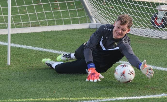Stuttgart , Football training VfB Stuttgart , Final training before the Europa league match against Feyenoord Rotterdam , Alexander Nübel
