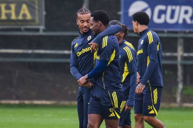 Ahead of Viktoria Plzen v Fenerbahce - UEFA Europa League ISTANBUL, TURKIYE - NOVEMBER 5: Archie Brown (L), and Jhon Duran (2nd L) of Fenerbahce take part in the last training session ahead of UEFA Europa League week 4 match against Viktoria Plzen, at Can Bartu Facilities in Istanbul, Turkiye on November 5, 2025. Arif Hudaverdi Yaman Anadolu Istanbul Turkey. Editorial use only. Please get in touch for any other usage.  Copyright: x2025xAnadoluxArifxHudaverdixYamanx