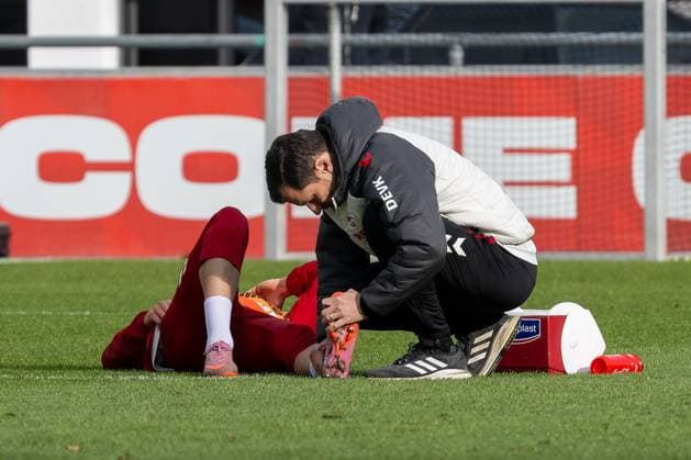 05 11 2025, Soccer 1 Bundesliga, Season 2025 2026, public training, 1 FC Koeln at the training ground at Geissbockheim in Koeln Said El Mala 1 FC Koeln, 13 is treated after a foul on the pitch Photo Kirchner Media TH Copyright: xKirchner-Media THx