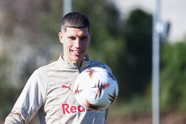 SOCCER - UEFA EL, RBS vs Deventer SALZBURG,AUSTRIA,05.NOV.25 - SOCCER - UEFA Europa League, Red Bull Salzburg vs Go Ahead Eagles Deventer, preview, training RBS. Image shows Petar Ratkov (RBS).  GEPAxpictures xDavidxGeieregger