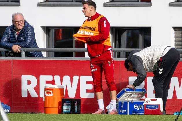 05 11 2025, Soccer 1 Bundesliga, Season 2025 2026, public training, 1 FC Koeln at the training ground at Geissbockheim in Koeln Said El Mala 1 FC Koeln, 13 takes off his shirt and leaves the pitch injured Photo Kirchner Media TH Copyright: xKirchner-Media THx
