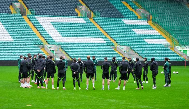 Ahead of the UEFA Champions League Game against FC Midtjylland Celtic Interim Assistant Manager Shaun Maloney give instructions to players during a training session at Celtic Park, Glasgow. Celtic Team Training, Football, Celtic Park, Glasgow, Scotland, UK - 05 Nov 2025Glasgow Celtic Park United Kingdom EDITORIAL USE ONLY No use with unauthorised audio, video, data, fixture lists, club league logos or live services. Online in-match use limited to 120 images, no video emulation. No use in betting, games or single club league player publications. Copyright: xStuartxWallace Shutterstockx 15691499b