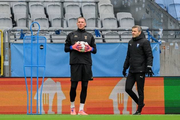 251105 Goalkeeper Robin Olsen and goalkeeper coach Zlatan Azinovic during a UEFA Europa League training session with Malmö FF on November 5, 2025 in Malmö Photo Petter Arvidson BILDBYRAN kod PA PA1105 fotboll football soccer fotball uefa europa league europa league träning practice training malmö ff bbeng  Copyright: PETTERxARVIDSON BB251105PA016