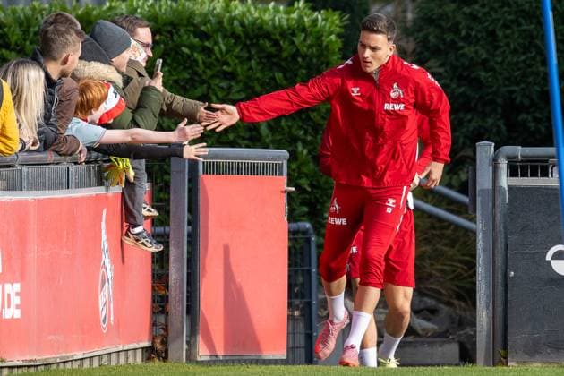 05 11 2025, Soccer 1 Bundesliga, Season 2025 2026, public training, 1 FC Koeln at the training ground at Geissbockheim in Koeln Said El Mala 1 FC Koeln, 13 greets the fans on the sidelines Photo Kirchner Media TH Copyright: xKirchner-Media THx