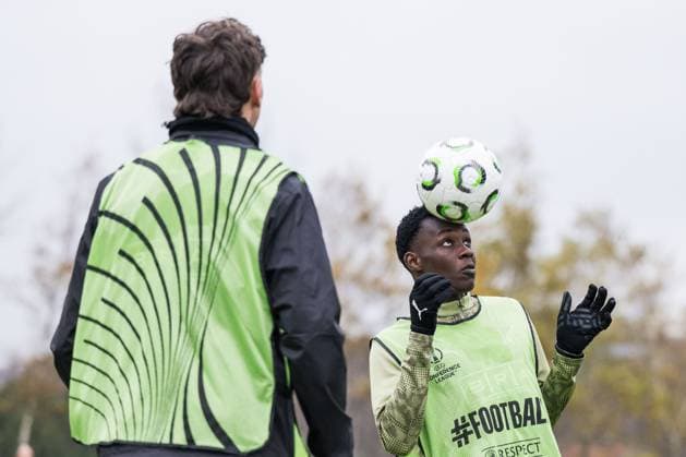 251105 John Paul Dembe during a training session with Häcken on November 5, 2025 in Gothenburg Photo Mathias Bergeld BILDBYRAN kod MB MB1233 fotboll football soccer fotball uefa conference league conference league träning practice training häcken bbeng  Copyright: MATHIASxBERGELD BB251105MB004