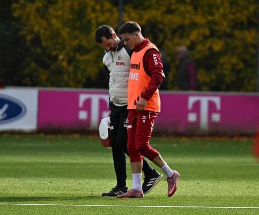 05 11 2025, xophax, Fußball 1 Bundesliga, 1 FC Koeln Training Derbywoche Said El Mala injured Left Physiotherapist Daniel Schütz DFL DFB REGULATIONS PROHIBIT ANY USE OF PHOTOGRAPHS as IMAGE SEQUENCES and or QUASI VIDEO Koeln