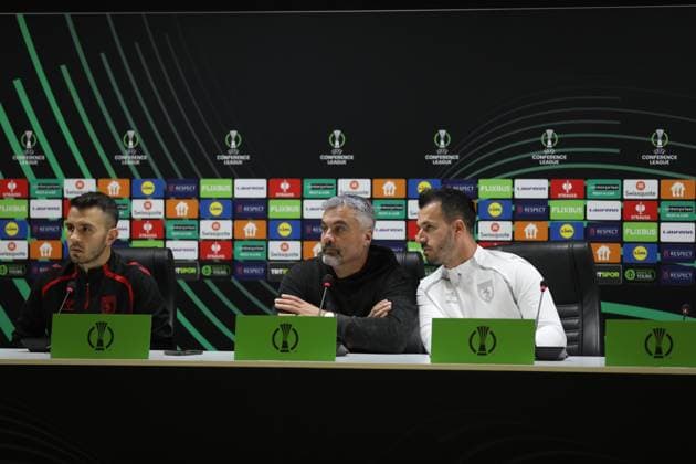 Ahead of Samsunspor v Hamrun Spartans - UEFA Conference League SAMSUN, TURKIYE - NOVEMBER 5: Head coach of Samsunspor Thomas Reis (C) and Emre Kilinc (L) of Samsunspor attend a press conference, PK, Pressekonferenz ahead of UEFA Conference League week 3 football match against Hamrun Spartans, at Samsun New 19 May Stadium in Samsun, Turkiye on November 5, 2025. Ilyas Gun Anadolu Samsun Turkey. Editorial use only. Please get in touch for any other usage.  Copyright: x2025xAnadoluxIlyasxGunx