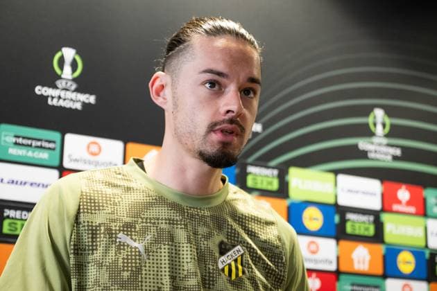 251105 Amor Layouni is interviewed after a training session with Häcken on November 5, 2025 in Gothenburg Photo Mathias Bergeld BILDBYRAN kod MB MB1233 fotboll football soccer fotball uefa conference league conference league intervju interview häcken bbeng  Copyright: MATHIASxBERGELD BB251105MB025