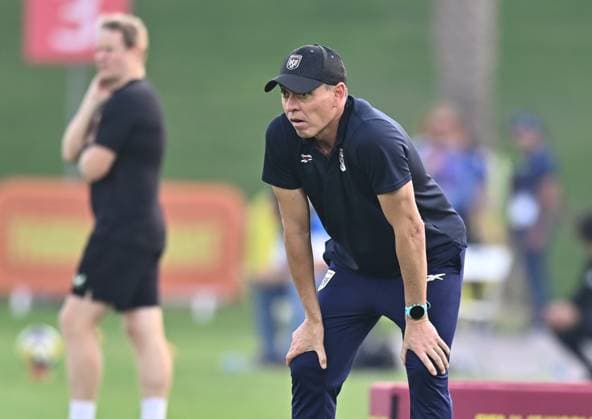 Panama v Republic of Ireland : Group J - FIFA U-17 World Cup Qatar 2025 Head Coach of Panama Leonardo Pipino reacts during the FIFA U-17 World Cup Qatar 2025 Group J match between Panama and Republic of Ireland in Doha, Qatar, on November 5, 2025. DOHA Qatar Copyright: xNOUSHADx