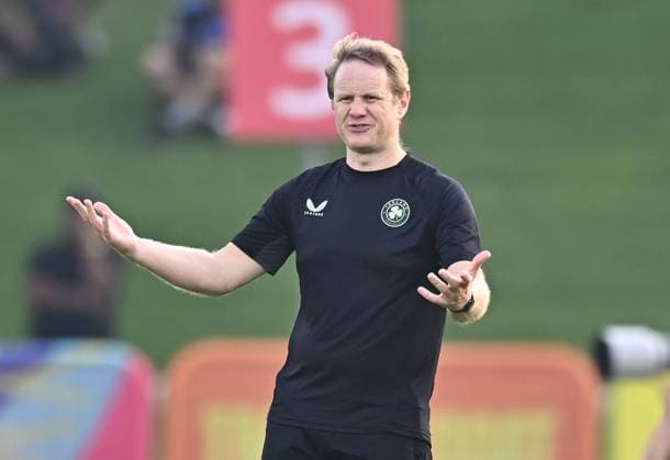 Panama v Republic of Ireland : Group J - FIFA U-17 World Cup Qatar 2025 Head Coach of Colin Obrien of Republic Of Ireland reacts during the FIFA U-17 World Cup Qatar 2025 Group J match between Panama and Republic of Ireland in Doha, Qatar, on November 5, 2025. DOHA Qatar Copyright: xNOUSHADx