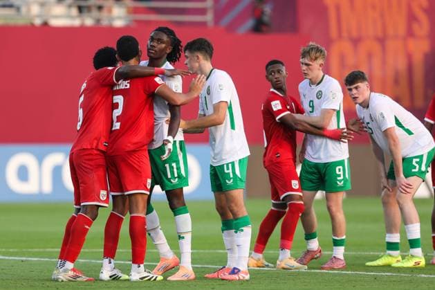 2025 FIFA Under 17 World Cup Group J, Aspire Zone Pitch 3, Doha, Qatar 5 11 2025 Panama vs Republic of Ireland Panama™s Hector Brias and Anthony Ramos marking Ireland s Jaden Umeh and Oisin McDonagh before a corner Hector Brias and Anthony Ramos marking Jaden Umeh and Oisin McDonagh 5 11 2025  Copyright: x INPHOx IMG_9572