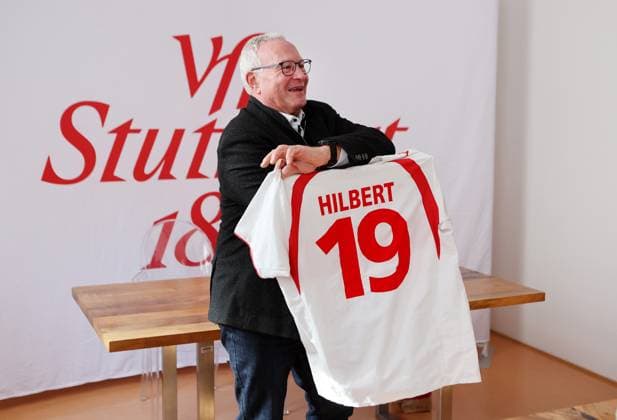 BAU 05 11 2025 Ludwigsburg Football VfB Stuttgart School cooperation between VfB Stuttgart and Otto Hahn Gymnasium, , Mathias Hilbert Headmaster Otto Hahn Gymnasium with VfB jersey
