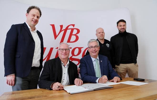 BAU 05 11 2025 Ludwigsburg Football VfB Stuttgart School cooperation between VfB Stuttgart and Otto Hahn Gymnasium, from left Dr Matthias Knecht Mayor of Ludwigsburg , Mathias Hilbert Headmaster Otto Hahn Gymnasium , Dietmar Allgaier President VfB Stuttgart , Stephan Hildebrandt Head of the VfB Stuttgart Youth Training Center , Daniel Teufel Sports Director U21 to U16 at the Youth Training Center