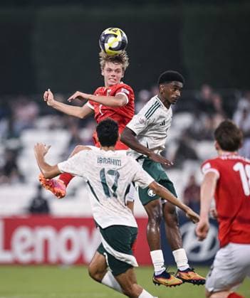Football, Junior U 17 World Cup 2025 Doha Qatar Preliminary Round 05 11 2025 Group L Austria Saudi Arabia Rafael Feldinger left, Austria against Waleed Alnour right, Saudi Arabia