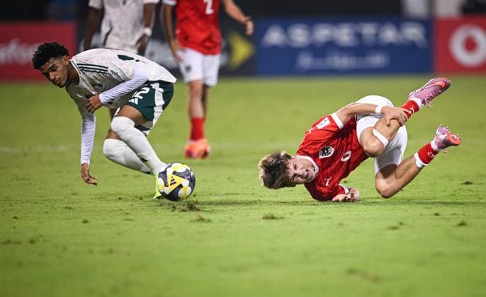 Football, Junior U 17 World Cup 2025 Doha Qatar Preliminary Round 05 11 2025 Group L Austria Saudi Arabia Hasan Deshishku re, Austria vs Adel Hibah li, Saudi Arabia