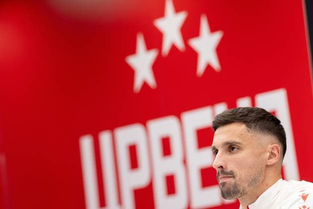 BELGRADE - EUROPA LEAGUE - BELGRADE -LOSC - CONFERENCE DE PRESSE PHOTOPQR VOIX DU NORD PASCAL BONNIERE ; 05 11 2025 ; BELGRADE 05.11.2025 europa League , conference de presse de l equipe de Belgrade avant le match contre le LOSC. Rade KRUNIC . Photo Pascal Bonniere La voix Du Nord press conference, PK, Pressekonferenz europa League in BELGRADE on November 5, 2025 HAUTS DE FRANCE France  Copyright: xPHOTOPQR VOIXxDUxNORD MAXPPPxPASCALxBONNIEREx 20251105VDN7610 20251105VDN7610