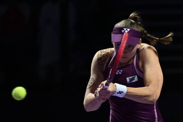 Elena Rybakina v Ekaterina Alexandrova - 2025 WTA, Tennis Damen Finals RIYADH, SAUDI ARABIA – NOVEMBER 5: Elena Rybakina of Kazakhstan plays against Ekaterina Alexandrova (not seen) during their final group-stage match on Day 5 of the 2025 WTA Finals, part of the Hologic WTA Tour, at King Saud University Indoor Arena in Riyadh, Saudi Arabia, on November 5, 2025. Artur Widak Anadolu Riyadh Saudi Arabia. Editorial use only. Please get in touch for any other usage.  Copyright: x2025xAnadoluxArturxWidakx