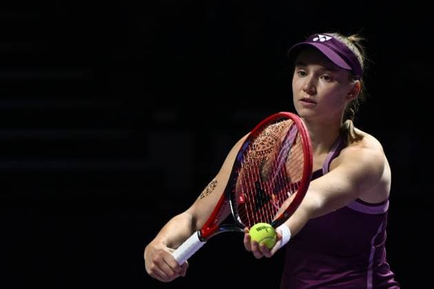 Elena Rybakina v Ekaterina Alexandrova - 2025 WTA, Tennis Damen Finals RIYADH, SAUDI ARABIA – NOVEMBER 5: Elena Rybakina of Kazakhstan plays against Ekaterina Alexandrova (not seen) during their final group-stage match on Day 5 of the 2025 WTA Finals, part of the Hologic WTA Tour, at King Saud University Indoor Arena in Riyadh, Saudi Arabia, on November 5, 2025. Artur Widak Anadolu Riyadh Saudi Arabia. Editorial use only. Please get in touch for any other usage.  Copyright: x2025xAnadoluxArturxWidakx