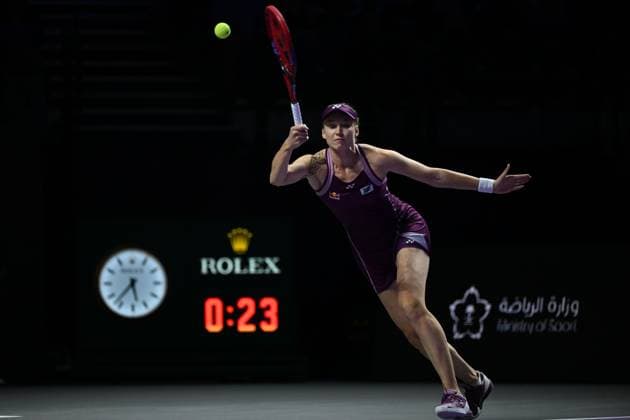 Elena Rybakina v Ekaterina Alexandrova - 2025 WTA, Tennis Damen Finals RIYADH, SAUDI ARABIA – NOVEMBER 5: Elena Rybakina of Kazakhstan plays against Ekaterina Alexandrova (not seen) during their final group-stage match on Day 5 of the 2025 WTA Finals, part of the Hologic WTA Tour, at King Saud University Indoor Arena in Riyadh, Saudi Arabia, on November 5, 2025. Artur Widak Anadolu Riyadh Saudi Arabia. Editorial use only. Please get in touch for any other usage.  Copyright: x2025xAnadoluxArturxWidakx