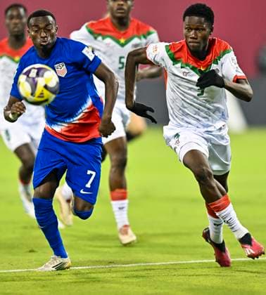 USA v Burkina Faso : Group J - FIFA U-17 World Cup Qatar 2025 Nimfasha Berchimas (L) of the United States and Mikael Coulibaly of Burkina Faso in action during the FIFA U-17 World Cup Qatar 2025 Group I match between USA and Burkina Faso in Doha, Qatar, on November 5, 2025. DOHA Qatar Copyright: xNOUSHADx