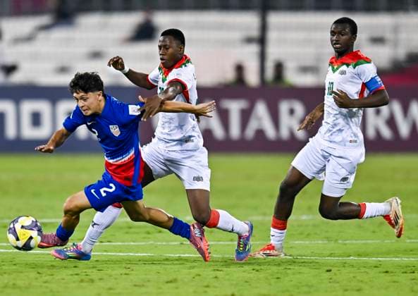 USA v Burkina Faso : Group J - FIFA U-17 World Cup Qatar 2025 Juan Villa (L) of the United States and Alassana Bagayogo of Burkina Faso in action during the FIFA U-17 World Cup Qatar 2025 Group I match between USA and Burkina Faso in Doha, Qatar, on November 5, 2025. DOHA Qatar Copyright: xNOUSHADx