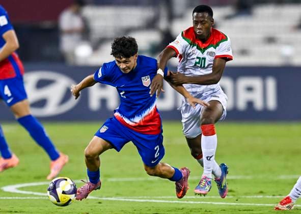 USA v Burkina Faso : Group J - FIFA U-17 World Cup Qatar 2025 Juan Villa (L) of the United States and Alassana Bagayogo of Burkina Faso in action during the FIFA U-17 World Cup Qatar 2025 Group I match between USA and Burkina Faso in Doha, Qatar, on November 5, 2025. DOHA Qatar Copyright: xNOUSHADx