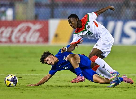 USA v Burkina Faso : Group J - FIFA U-17 World Cup Qatar 2025 Juan Villa (L) of the United States and Alassana Bagayogo of Burkina Faso in action during the FIFA U-17 World Cup Qatar 2025 Group I match between USA and Burkina Faso in Doha, Qatar, on November 5, 2025. DOHA Qatar Copyright: xNOUSHADx