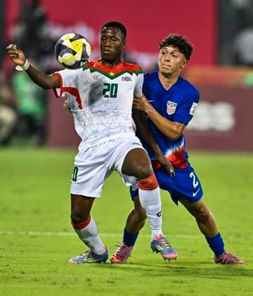 USA v Burkina Faso : Group J - FIFA U-17 World Cup Qatar 2025 Juan Villa (R) of the United States and Alassana Bagayogo of Burkina Faso in action during the FIFA U-17 World Cup Qatar 2025 Group I match between USA and Burkina Faso in Doha, Qatar, on November 5, 2025. DOHA Qatar Copyright: xNOUSHADx