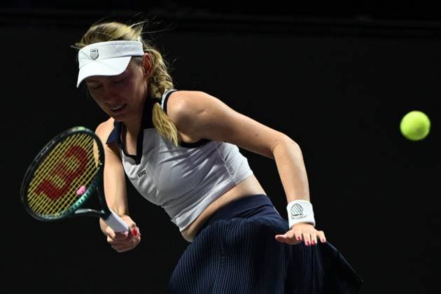 Elena Rybakina v Ekaterina Alexandrova - 2025 WTA, Tennis Damen Finals RIYADH, SAUDI ARABIA – NOVEMBER 5: Elena Rybakina (not seen) of Kazakhstan plays against Ekaterina Alexandrova during their final group-stage match on Day 5 of the 2025 WTA Finals, part of the Hologic WTA Tour, at King Saud University Indoor Arena in Riyadh, Saudi Arabia, on November 5, 2025. Artur Widak Anadolu Riyadh Saudi Arabia. Editorial use only. Please get in touch for any other usage.  Copyright: x2025xAnadoluxArturxWidakx