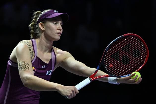 Elena Rybakina v Ekaterina Alexandrova - 2025 WTA, Tennis Damen Finals RIYADH, SAUDI ARABIA – NOVEMBER 5: Elena Rybakina of Kazakhstan plays against Ekaterina Alexandrova (not seen) during their final group-stage match on Day 5 of the 2025 WTA Finals, part of the Hologic WTA Tour, at King Saud University Indoor Arena in Riyadh, Saudi Arabia, on November 5, 2025. Artur Widak Anadolu Riyad Saudi Arabia. Editorial use only. Please get in touch for any other usage.  Copyright: x2025xAnadoluxArturxWidakx