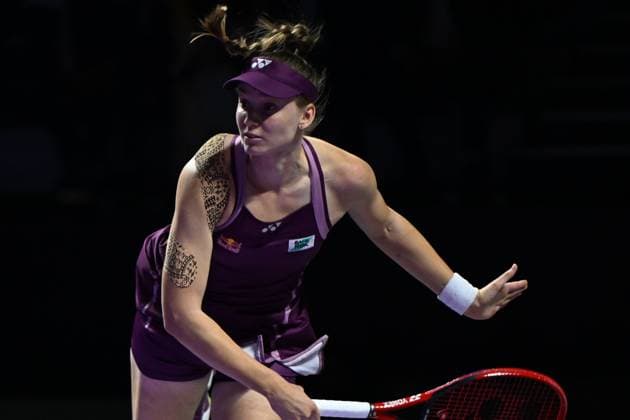 Elena Rybakina v Ekaterina Alexandrova - 2025 WTA, Tennis Damen Finals RIYADH, SAUDI ARABIA – NOVEMBER 5: Elena Rybakina of Kazakhstan plays against Ekaterina Alexandrova (not seen) during their final group-stage match on Day 5 of the 2025 WTA Finals, part of the Hologic WTA Tour, at King Saud University Indoor Arena in Riyadh, Saudi Arabia, on November 5, 2025. Artur Widak Anadolu Riyadh Saudi Arabia,. Editorial use only. Please get in touch for any other usage.  Copyright: x2025xAnadoluxArturxWidakx