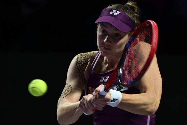 Elena Rybakina v Ekaterina Alexandrova - 2025 WTA, Tennis Damen Finals RIYADH, SAUDI ARABIA – NOVEMBER 5: Elena Rybakina of Kazakhstan plays against Ekaterina Alexandrova (not seen) during their final group-stage match on Day 5 of the 2025 WTA Finals, part of the Hologic WTA Tour, at King Saud University Indoor Arena in Riyadh, Saudi Arabia, on November 5, 2025. Artur Widak Anadolu Riyadh Saudi Arabia,. Editorial use only. Please get in touch for any other usage.  Copyright: x2025xAnadoluxArturxWidakx