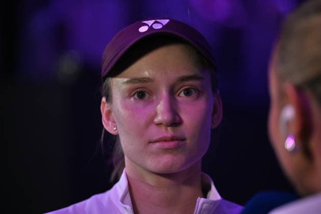 2025 WTA, Tennis Damen Finals RIYADH, SAUDI ARABIA – NOVEMBER 5: Elena Rybakina of Kazakhstan plays against Ekaterina Alexandrova (not seen) during their final group-stage match on Day 5 of the 2025 WTA Finals, part of the Hologic WTA Tour, at King Saud University Indoor Arena in Riyadh, Saudi Arabia, on November 5, 2025. Artur Widak Anadolu Riyadh Saudi Arabia. Editorial use only. Please get in touch for any other usage.  Copyright: x2025xAnadoluxArturxWidakx